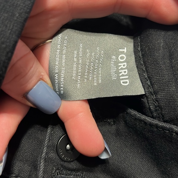 Torrid Plus Size Skinny Super Soft High-Rise Black Jegging TALL - Picture 3 of 3